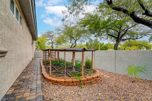 Building Photo - 304 Mesa Rim Ct