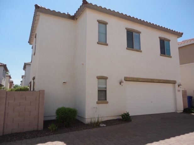 Building Photo - 4647 E Laurel Ave