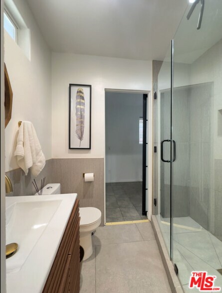 Building Photo - 509 E Buckthorn St