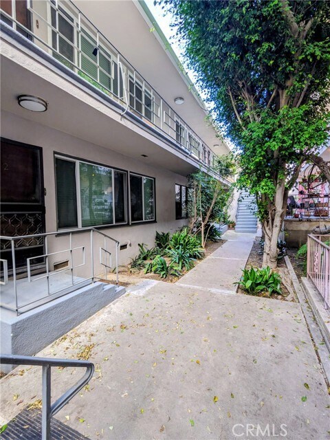 Building Photo - 1019 6th St