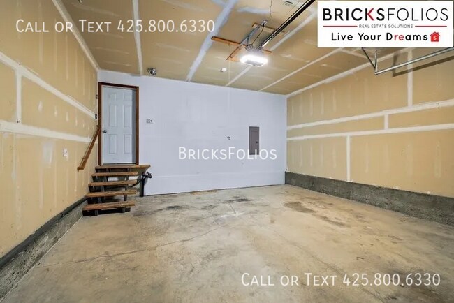 Building Photo - Welcome to Tukwila Haven – Open Concept Home Near Sound Transit!