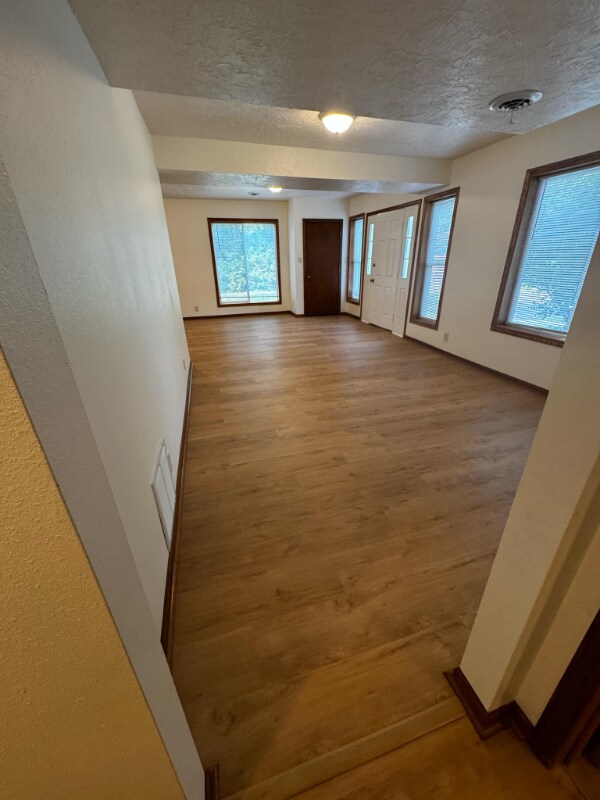 Building Photo - 110 Country Ln