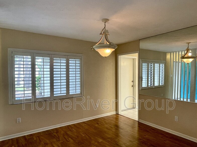Building Photo - 15720 Country Lake Dr