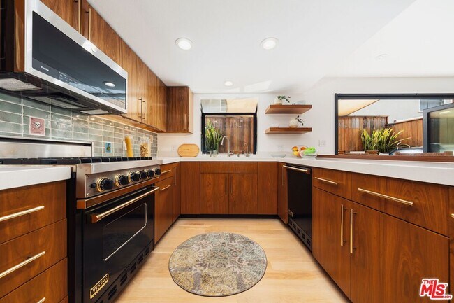 Building Photo - 831 14th St