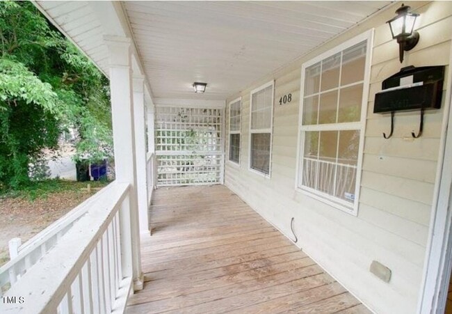 Building Photo - Huge home near in Chapel Hill!