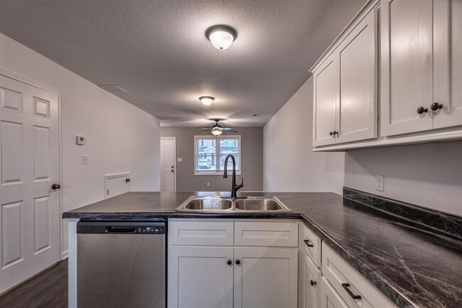 Building Photo - 100 Commerce St