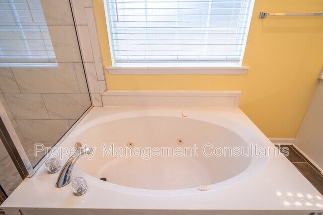 Building Photo - 216 Horseshoe Bend N