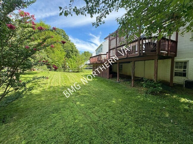 Building Photo - 10205 Daylily Ct