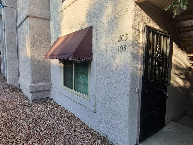 Building Photo - 1077 W 1st St