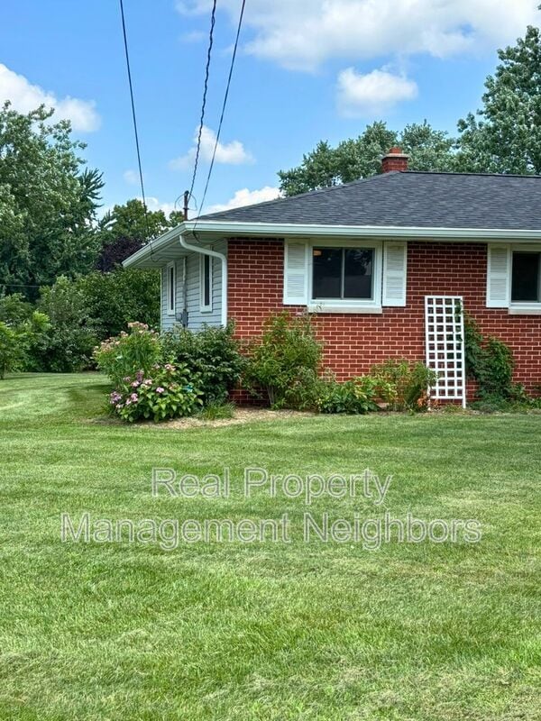 Building Photo - 10335 Holiday Dr