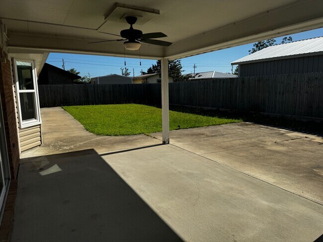 Building Photo - Single Family Home