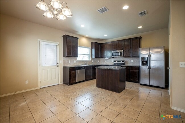 Building Photo - 433 Stonebrook Dr
