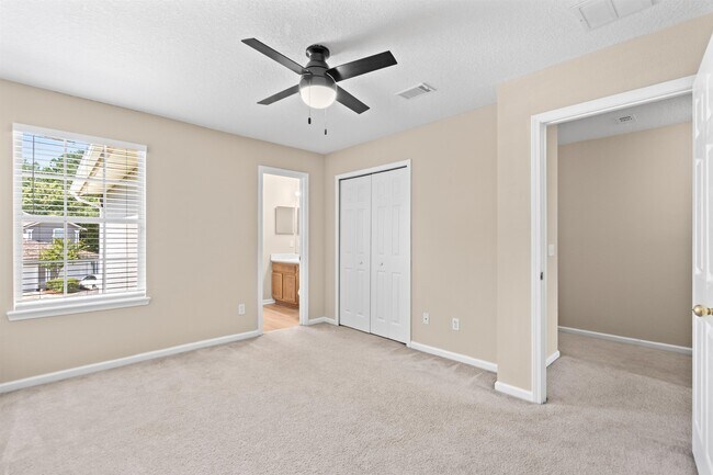 Building Photo - 313 Scrub Jay Dr