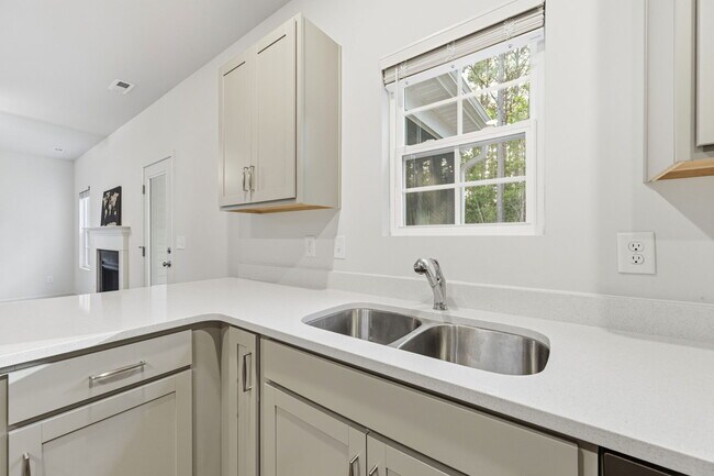 Building Photo - 305 Ruby Baird Dr