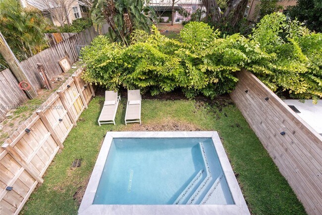 Building Photo - 325 SW 16th St