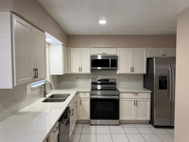 Building Photo - 1310 Goswell Ln