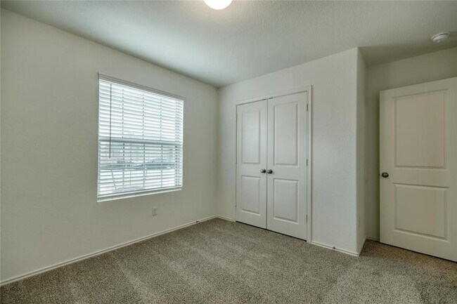 Building Photo - 1424 Chad Dr