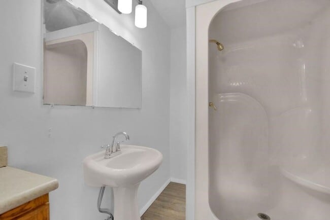 Building Photo - 3 bedroom 2 bath