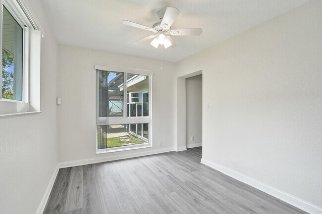 Building Photo - 4755 NE 23rd Ave
