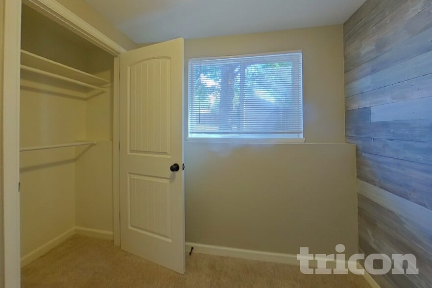 Building Photo - 4615 El Camino Dr
