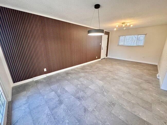 Building Photo - 417 S Owens St