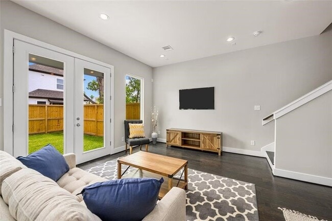 Building Photo - 105 W Whitney St