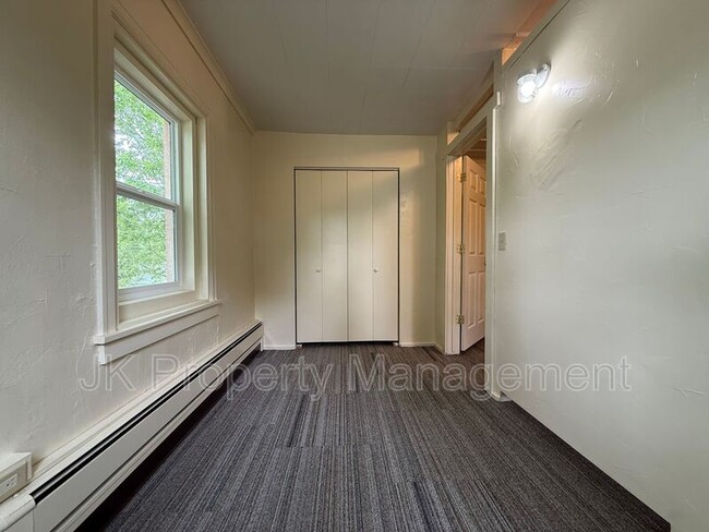Building Photo - 20 18th St S