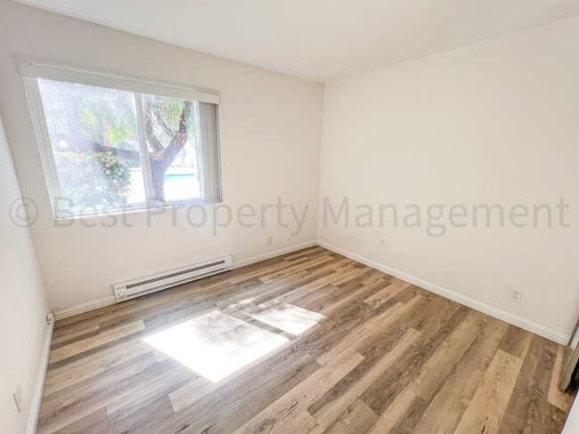 Building Photo - Cozy 2 Bedrooms; 1 Bathroom Condo in Warm ...