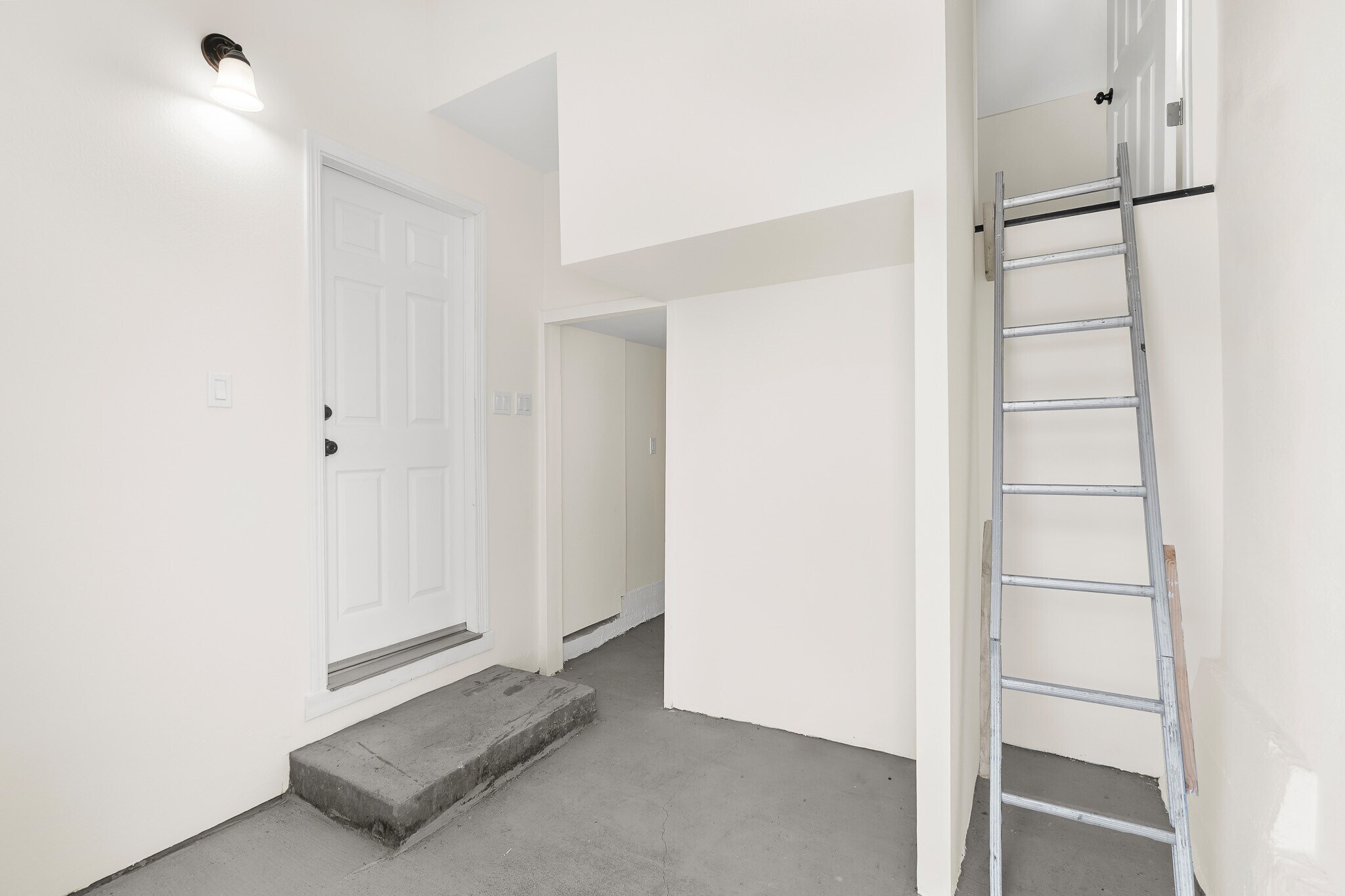 Building Photo - 8 Corte Dorado