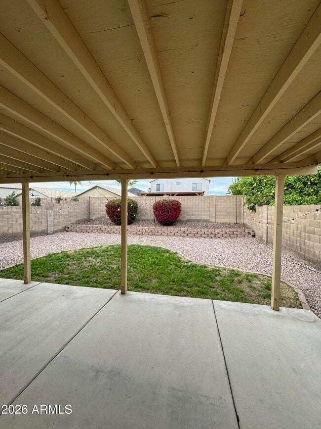 Building Photo - 2112 E Robin Ln