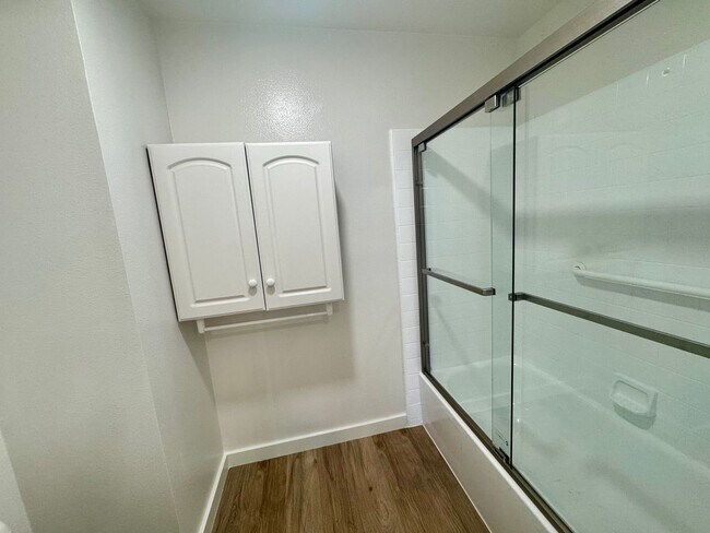 Building Photo - Beautiful 3 Bedroom Townhome near Mission ...