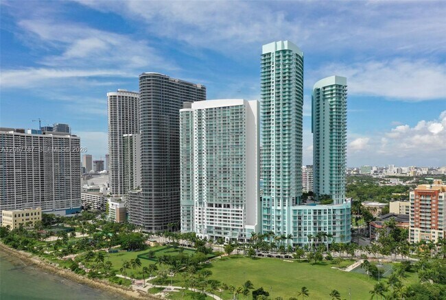 Building Photo - 1900 N Bayshore Dr