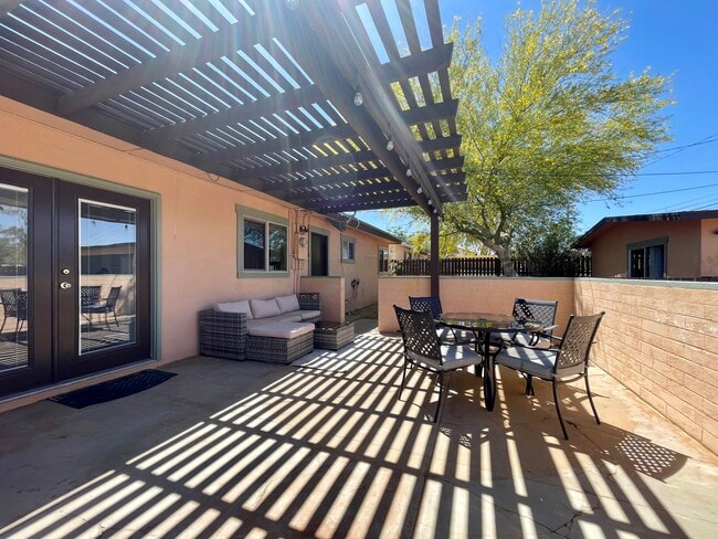 Building Photo - 71590 Juanita Dr