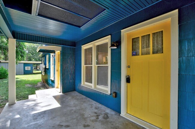 Building Photo - 302 Olive St