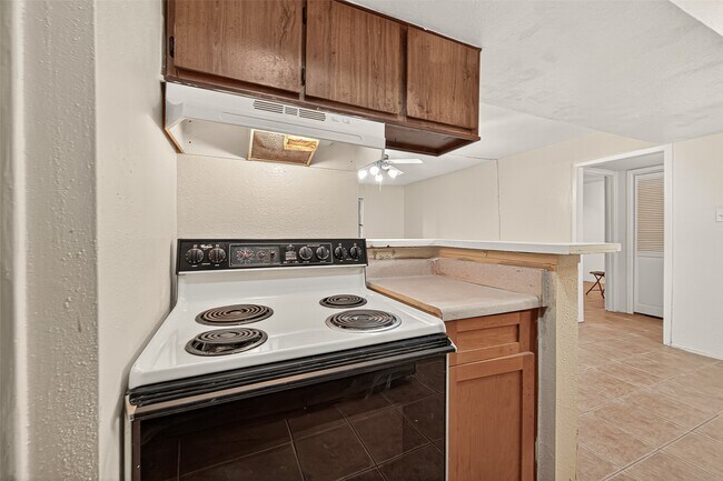 Building Photo - 8201 Richmond Ave.