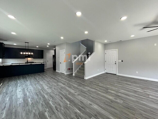 Building Photo - 5212 Torrence Ave