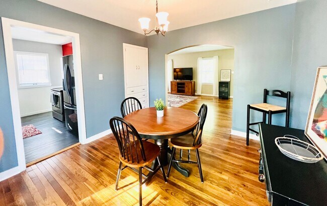 Building Photo - East Side 2 Bedroom, 1  Bath Beauty with Fenced Backyard & Hardwood Floors