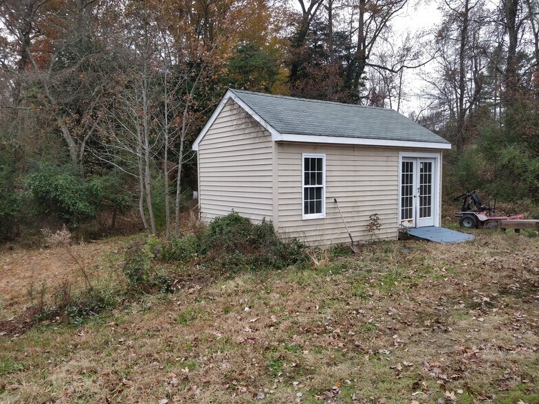 Building Photo - 8640 old pond rd
