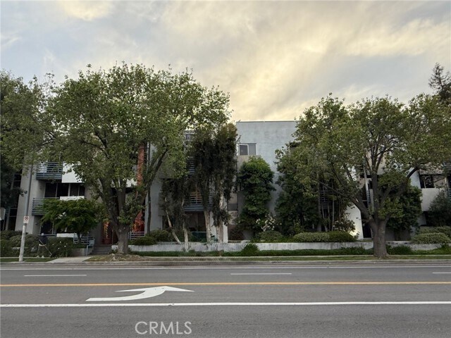 Building Photo - 5151 Balboa Blvd