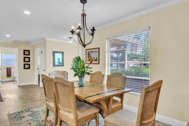 Building Photo - 2723 Gulf Gate Dr