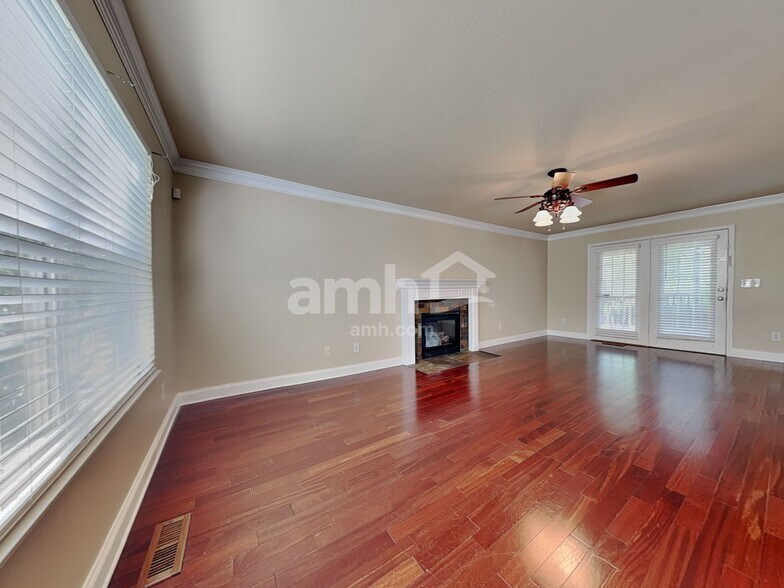 Building Photo - 4643 Aylesbury Dr
