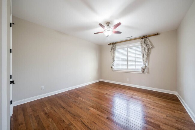 Building Photo - 246 Valley Meadow Dr