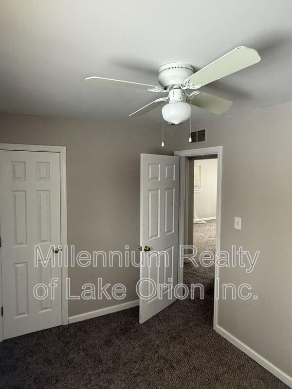 Building Photo - 176 W Princeton Ave