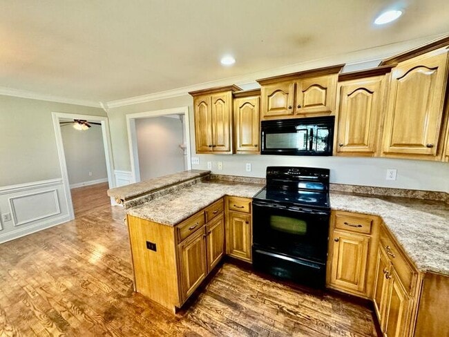 Building Photo - Home available in popular area
