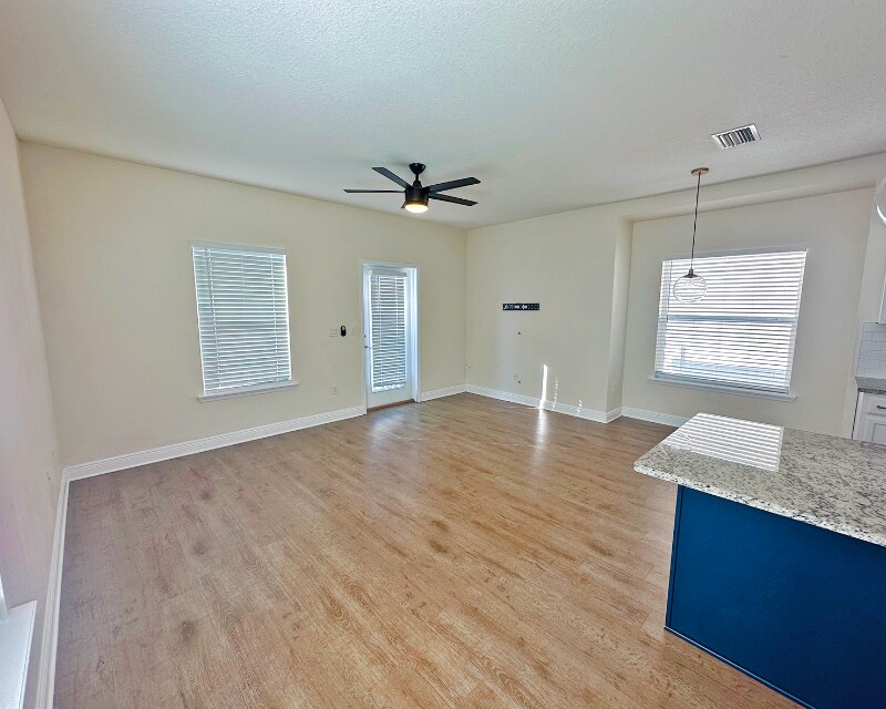 Building Photo - 1736 W Walnut St