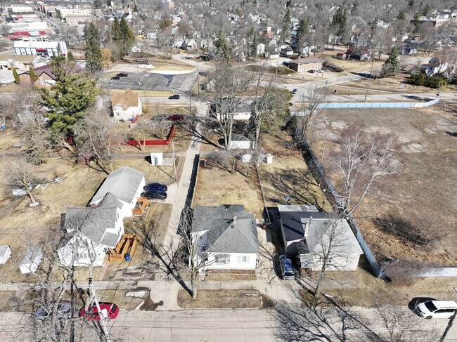 Building Photo - 139 Mosser St