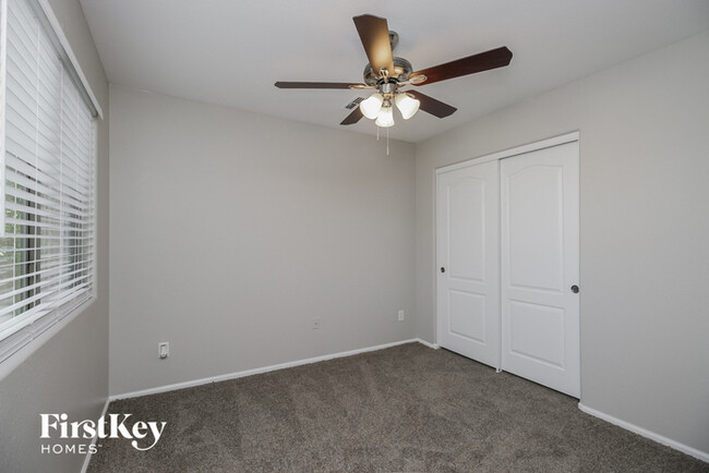 Building Photo - 405 W Jersey Way