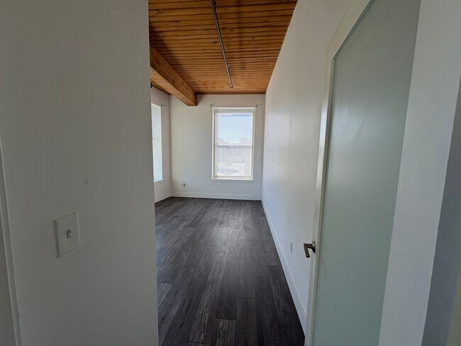 Building Photo - 385 Worthington St