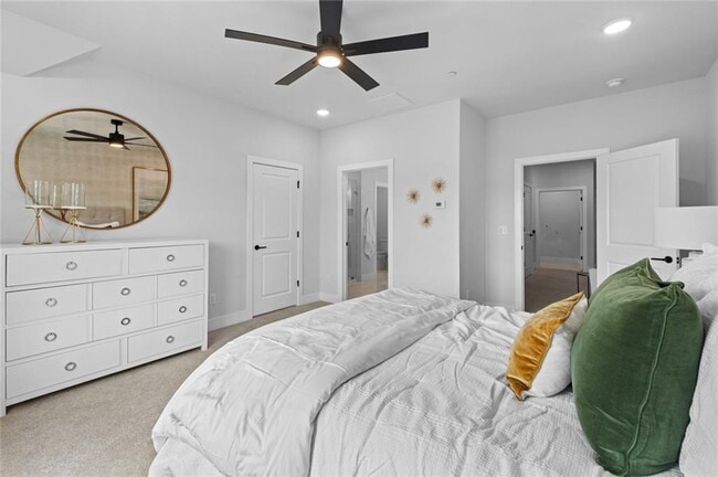 Building Photo - 3058 W Berkeley Ave