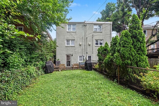 Building Photo - 205 E 10th Ave